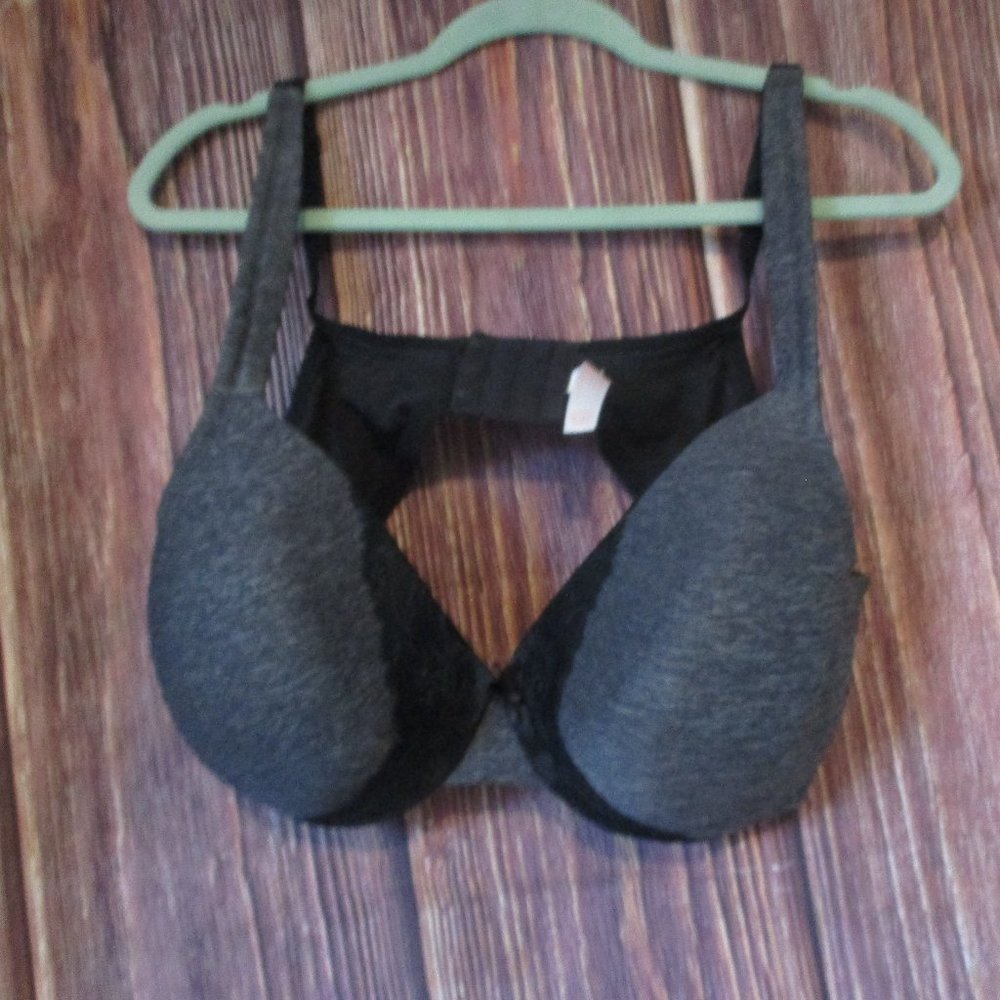 42 C Cacique Lane Bryant gray / black bra EUC great for every day wear